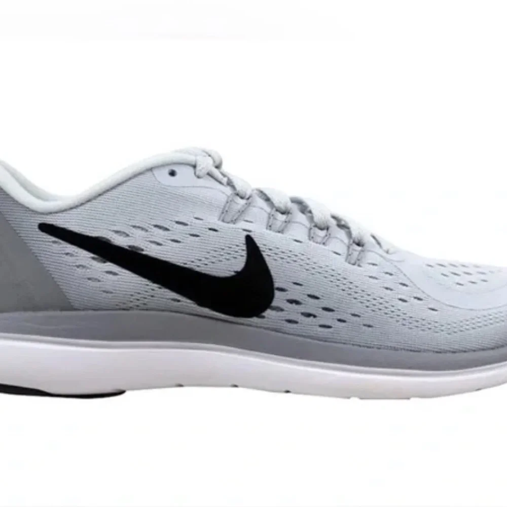 NIKE FLEX 2017 RUN Training Shoes in gray